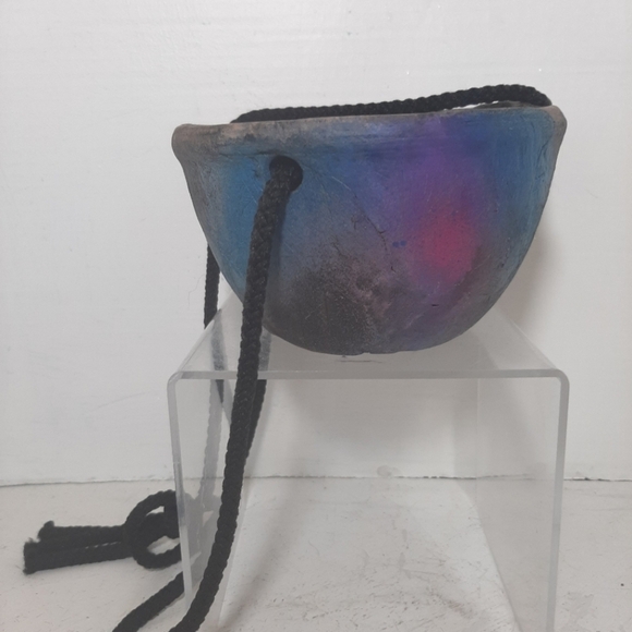 Signed Canadian Artist "Walker" hanging whimsical art pottery planter. - Picture 4 of 8